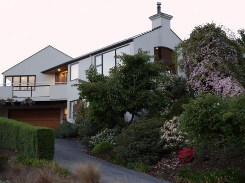 3 Matakauri Place, Fernhill/Sunshine Bay