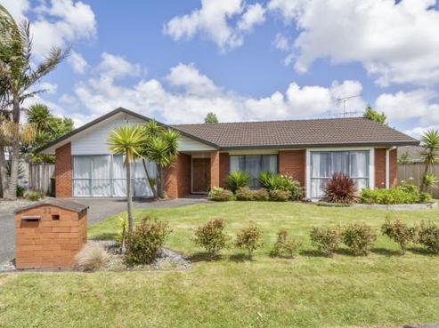 32 Meadowland Drive, Somerville