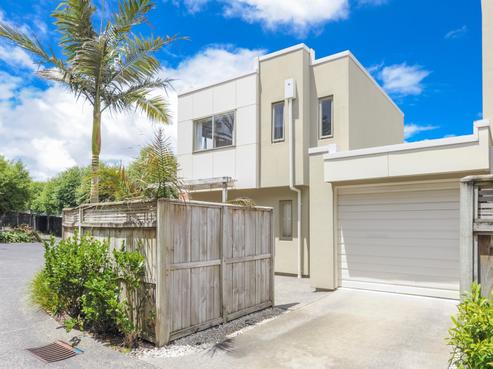 57/21 Hunters Park Drive, Three Kings
