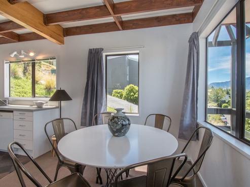 60A Wynyard Crescent, Fernhill/Sunshine Bay