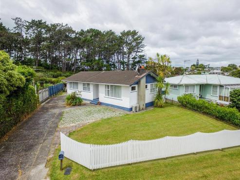 13 Thornlow Street, Glendene