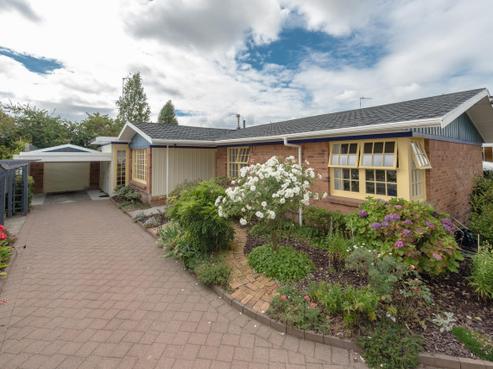 43 Garden Heights Avenue, Glenview