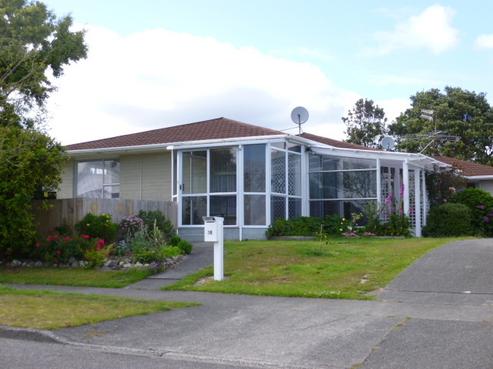18 Rewarewa Crescent, Waikanae