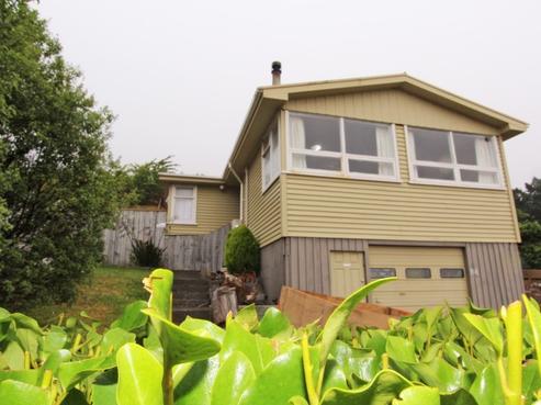 84 Arahura Crescent, Waitangirua