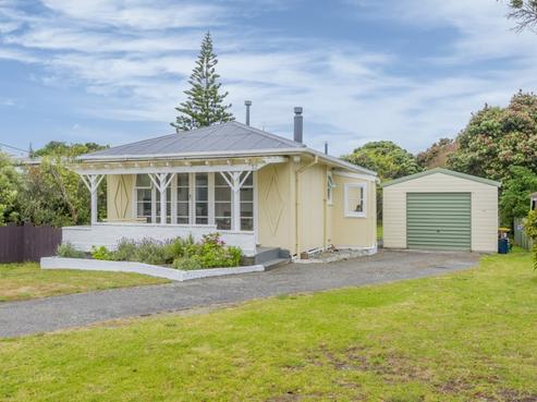 12 The Avenue, Otaki Beach