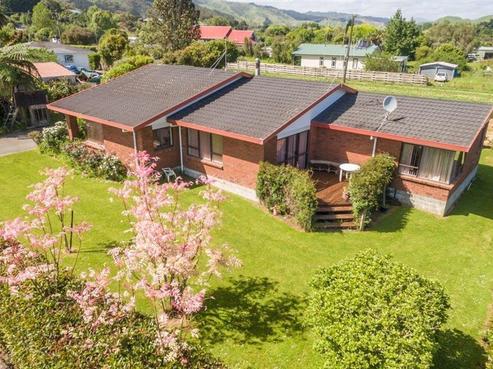 1092 State Highway 1, Manakau