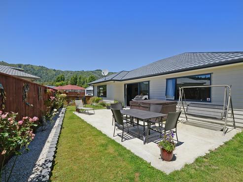 32 Poppy Watts Grove, Stokes Valley