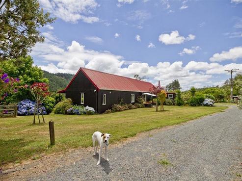 210 West Coast Road, Makarau