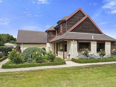 32 Hewitts Road, Woodend