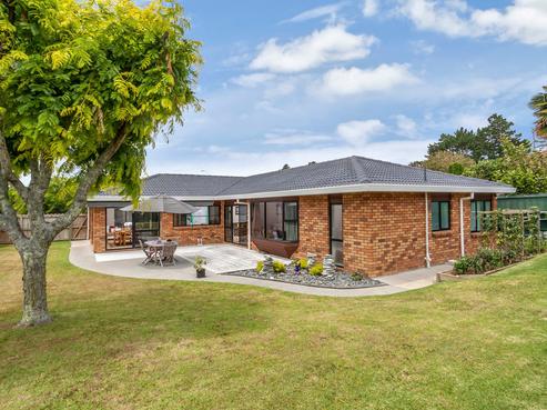 12 Bernie Edwards Place, Botany Downs