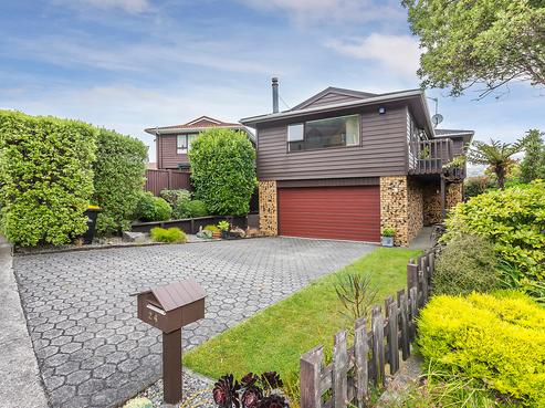24 Thatcher Crescent, Crofton Downs
