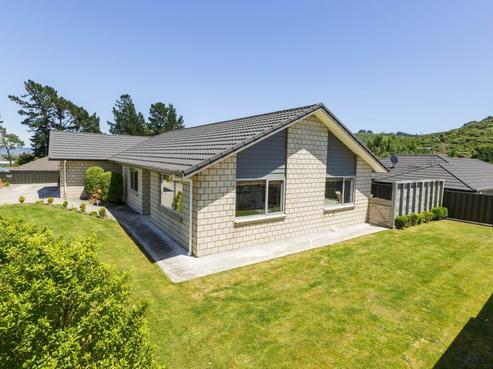 22 Sunstone Crescent, Brown Owl
