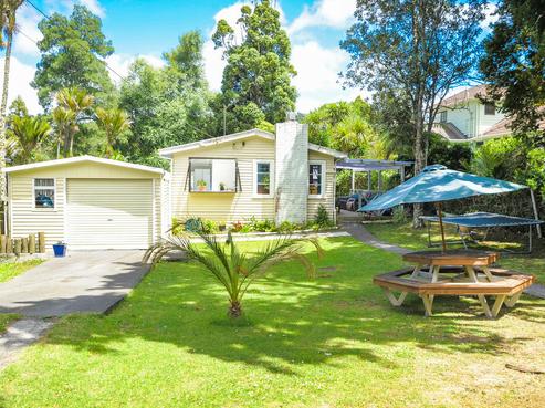 25 Hollywood Avenue, Titirangi