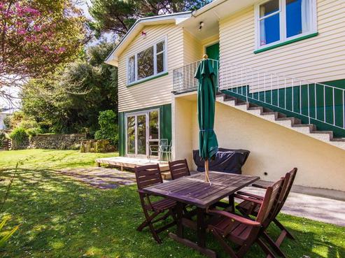 6 Thomson Grove, Stokes Valley