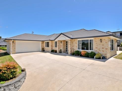 96 Farnborough Drive, Grandview Heights