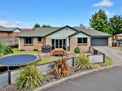 13 Pointon Glade, Grandview Heights