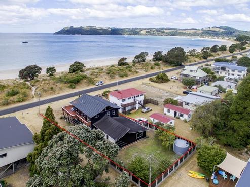 9 Marine Parade, Cooks Beach