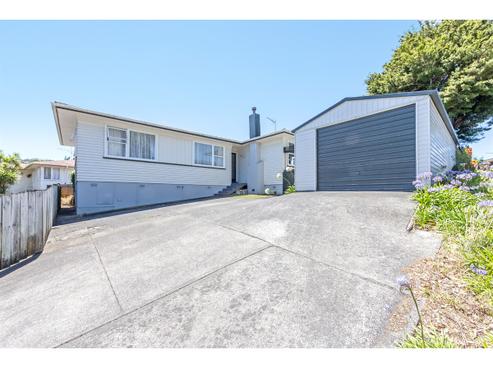 67 Totaravale Drive, Totara Vale