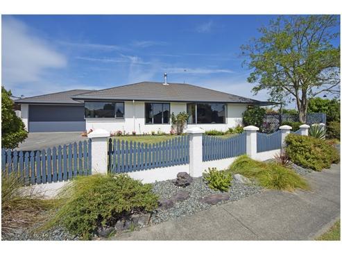 22 Maple Crescent, Richmond