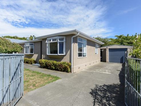 805 Park Road South, Akina
