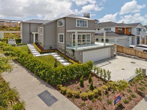 11 Te Oneroa Way, Long Bay