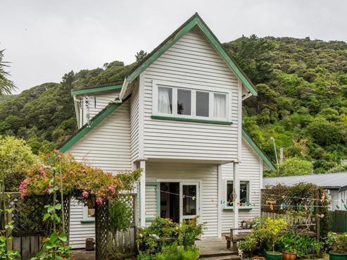 312 Muritai Road, Eastbourne