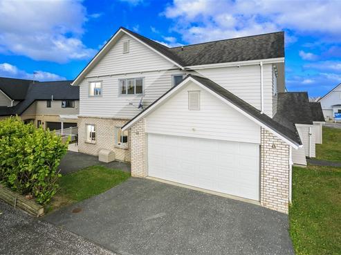 16 Hatfield Place, Albany Heights