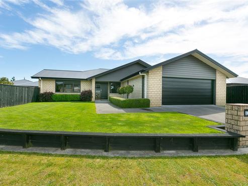 16 Estate Grove, Inglewood