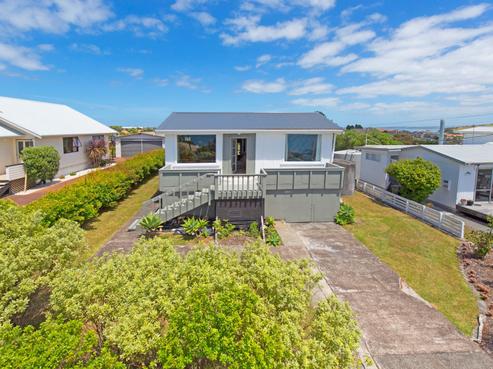 1329 Whangaparaoa Road, Army Bay