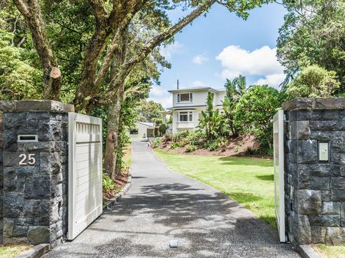 25 Huia Road, Titirangi