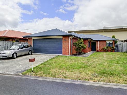 5 Limerick Lane, Huntington