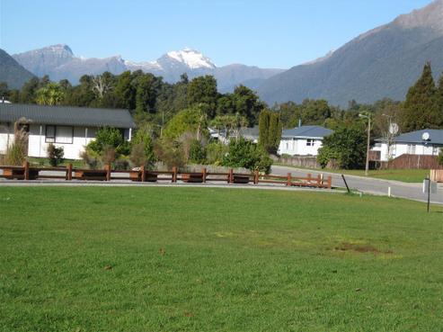 37 Pauareka Road, Haast