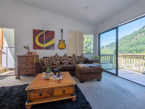 14B Mackinnon Terrace, Fernhill/Sunshine Bay