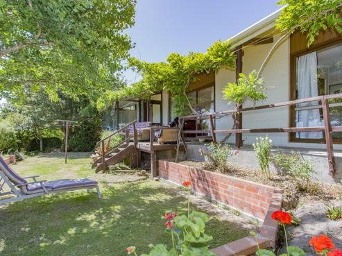 1616 Cust Road, Cust