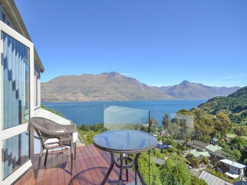 32A Mackinnon Terrace, Fernhill/Sunshine Bay