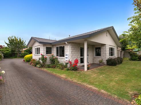 8 Ashmore Place, Fairy Springs