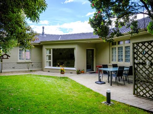 27 Garfield Avenue, Roslyn