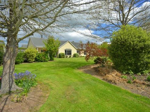 1819 Cust Road, Cust
