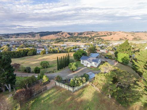 5 Audrey Luckens Lane, Helensville