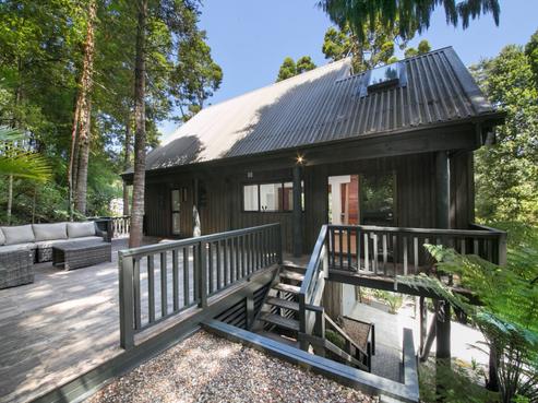 8 Takahe Road, Titirangi
