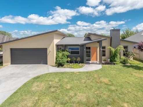11 Langdale Court, Huntington