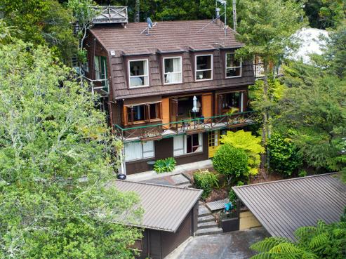 11 Paturoa Road, Titirangi
