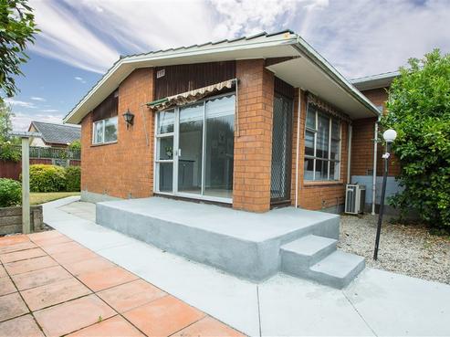 2/166 Avonhead Road, Avonhead
