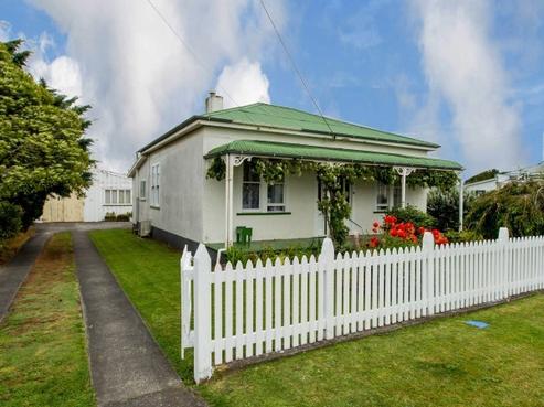 16 Robert Street, Marton