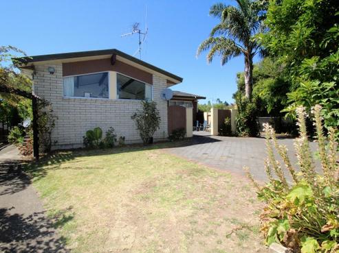 18 Olivine Street, Poike
