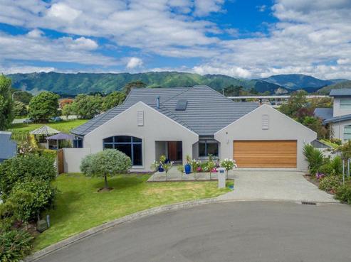 8 Fairway Oaks Drive, Waikanae Beach