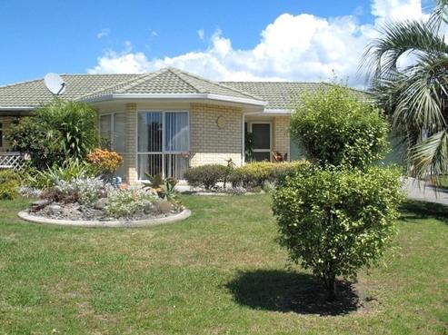 8 Paradise Point Place, One Tree Point