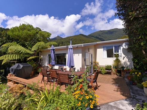 9 Orchard Lane, Okiwi Bay