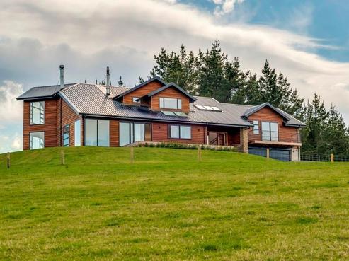 221 Davis Road, Cust