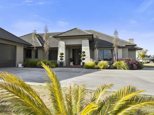 17 Shadbolt Drive, Leamington